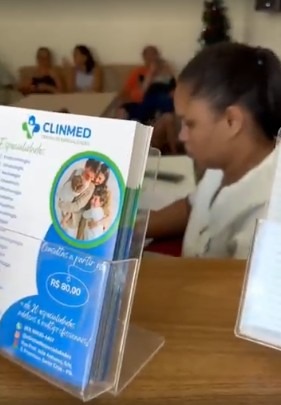 Flyer Clinmed com detalhes e contatos